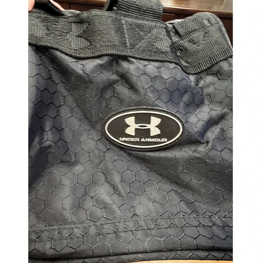 Under Armour Duffel Bag Unisex Small Black Pre-owned Honeycomb Ripstop Gym Bag